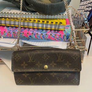 Authentic Louis Vuitton Crossbody poche